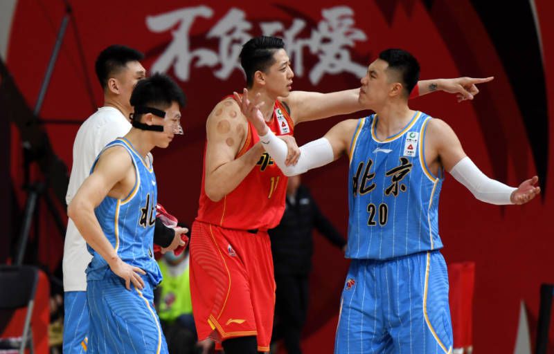 CBA 江苏肯帝亚107-78南京头排苏酒CBA 九台农商银行104-104浙江稠州事件国足vs中国香港首发：4-4-2，刘殿座、吴曦、刘彬彬、韦世豪先发中国男足vs中国香港男足的封闭热身赛正在进行。